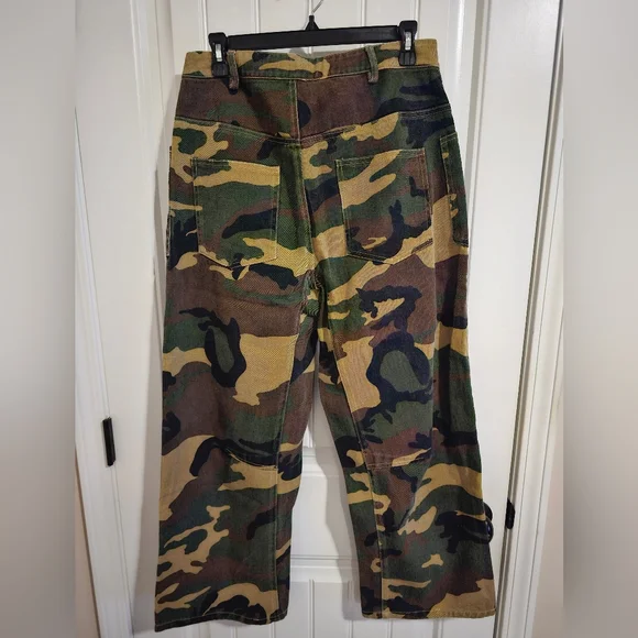 So Me Women's Camouflage Cargo Jeans - Picture 2 of 11
